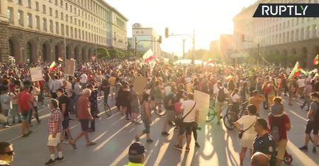 Papierem toaletowym w siedzibę rządu. Protest w Sofii