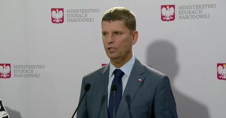 Minister edukacji: W zarazie zagrożenia epidemicznego możliwe nauczanie w modelu mieszanym lub zdalnym