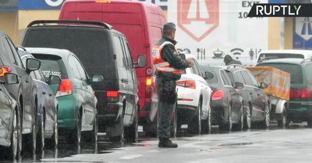 Ogromne kolejki na węgierskich granicach. Ograniczenia w podróżowaniu dla cudzoziemców w związku z koronawirusem