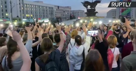 Taneczny protest w Mińsku. Zwolennik Łukaszenki krzyczał: “Białoruś bez Polski!”