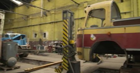 We Wrocławiu trwa remont generalny autobusu Jelcz, który w przeszłości został przerobiony na kabriolet