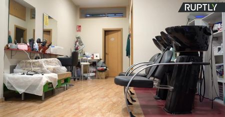 Strajk hiszpańskich fryzjerów. Domagają się obniżki podatku VAT w związku z epidemią