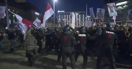 Starcia z policją w Lipsku podczas demonstracji przeciwko koronawirusowym restrykcjom
