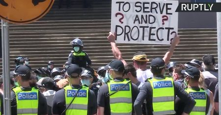 Ponad 400 aresztowanych w trakcie protestu w Melbourne. Demonstrowali przeciwko lockdownowi