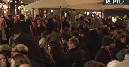 Ostatnie piwo przed lockdownem. W Wielkiej Brytanii weszły w życie nowe obostrzenia
