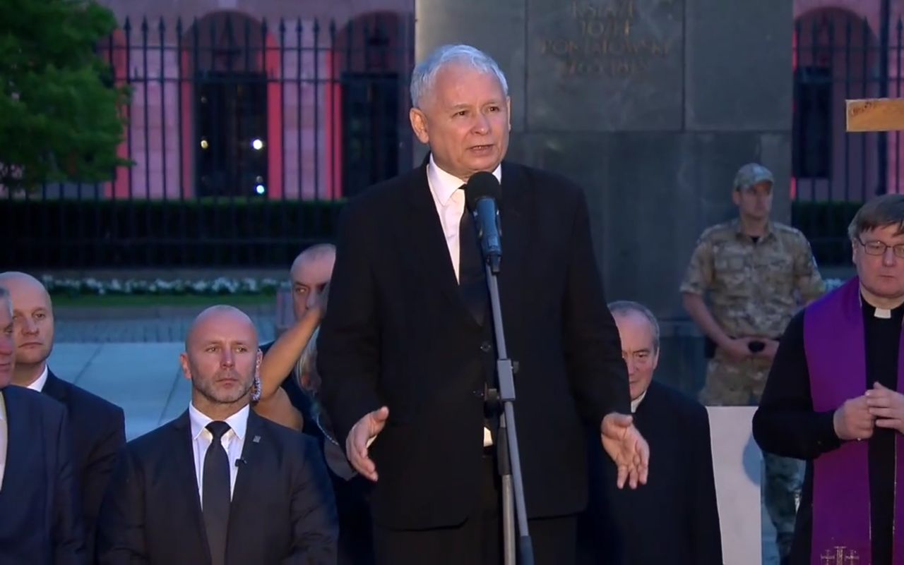 Jarosław Kaczyński na “miesięcznicy”: Będziemy szli w odwrotną stronę niż nasi poprzednicy