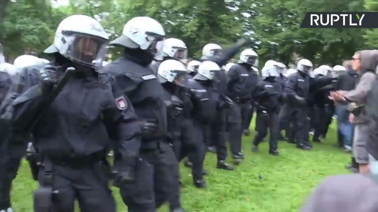 Policja usunęła manifestantów, którzy protestowali przed szczytem G20 w Hamburgu