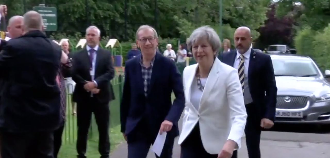 Przedterminowe wybory w Wielkiej Brytanii. Premier Theresa May już zagłosowała