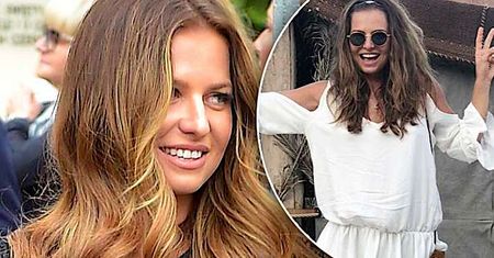 Anna Lewandowska opaliła się na czekoladkę. Jej biała sukienka podkreśliła opaleniznę i odsłoniła sporo ciała! Wiemy, gdzie ją kupisz