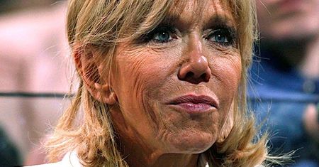 Wystarczyła drobna zmiana w wizerunku i od razu 64-letnia Brigitte Macron wygląda młodziej!