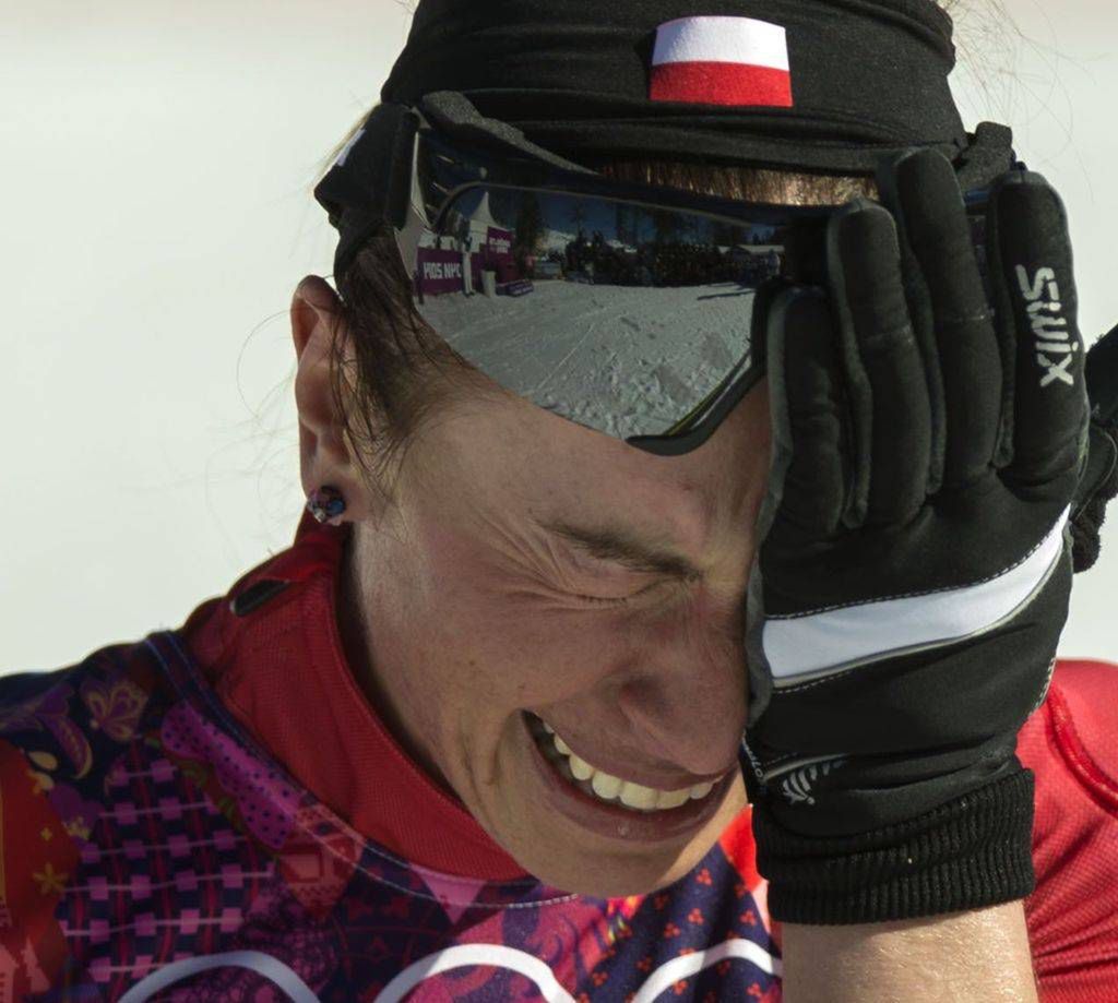 (140213) -- SOCHI, Feb. 13, 2014 () -- Gold medalist Justyna Kowalczyk (C) of Poland burst into tears after finishing ladies' 10km classic of Cross Country event at the 2014 Sochi Winter Olympic Games in Sochi, Russia, Feb. 13, 2014. (/Fei Maohua)
