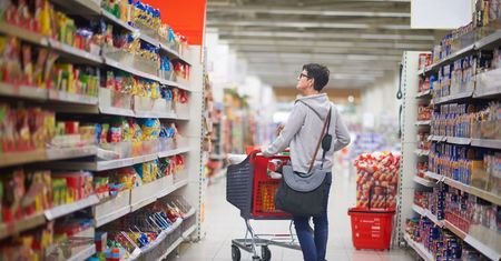 Psychologiczne sztuczki, które stosują na nas supermarkety. Prawie każdy daje się oszukać