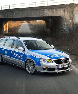 Policyjny VW Passat-celebryta na sprzedaż