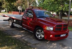 Ciekawostka z ogłoszeń - autolaweta Dodge Ram 5.7 Hemi