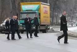 Nie tylko Macierewicz skraca sobie drogę. Nagranie z Tuskiem podbija sieć