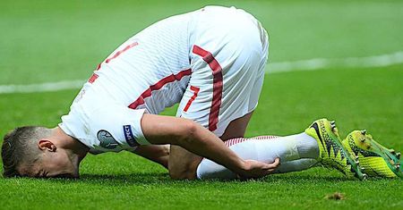 Mega gwiazda polskiej kadry brutalnie zaatakowana w biały dzień! Przyłożyli mu pistolet do głowy i grozili śmiercią