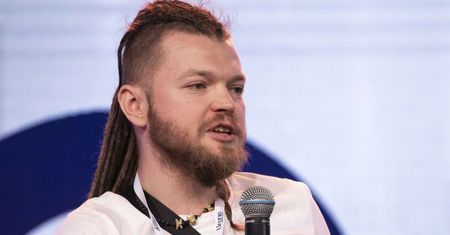 Sylwester Wardęga opublikował nagie zdjęcia. Podpisał je: “Pingwin”