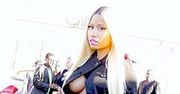 Nicki Minaj pokazuje biust