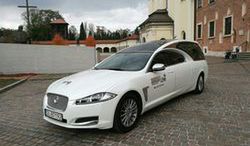 Jeździmy nietypowym jaguarem XF. To karawan