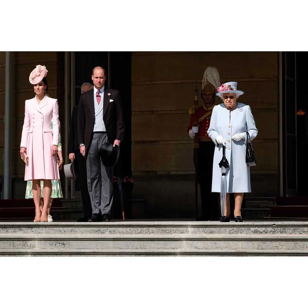 Królowa Elżbieta II , Kate i William- garden party w pałacu  Buckingham