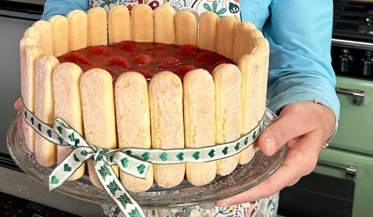 Ewa Wachowicz stworzyła mistrzowskie ciasto truskawkowe bez pieczenia - Pyszności; foto: Facebook