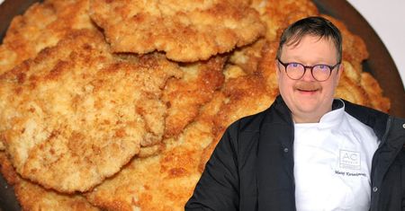 "To jest dźwięk każdej niedzieli w bloku". Kucharz pokazał, jak schabowego robią profesjonaliści