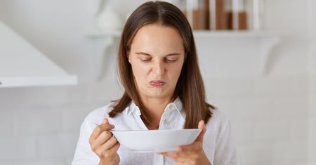 Przesoliłeś zupę? Ta metoda w mig uratuje twój obiad