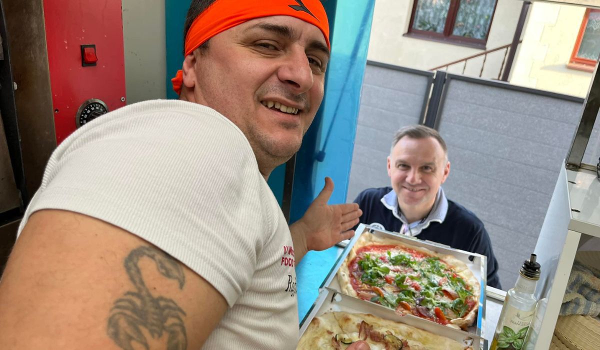 Andrzej Duda zamawiający pizzę - Pyszności; foto: Facebook