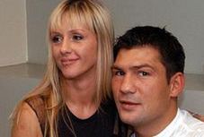 Żona Tigera nie ma pieniędzy?!