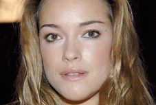 Colin kupuje dom dla Alicji