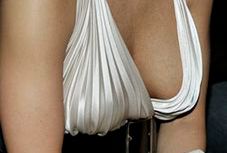 Mandaryna (znowu) bez stanika