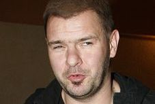 Karolak ma więcej włosów! Jak to możliwe?!