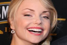 Miko sprzedaje randki ze sobą!