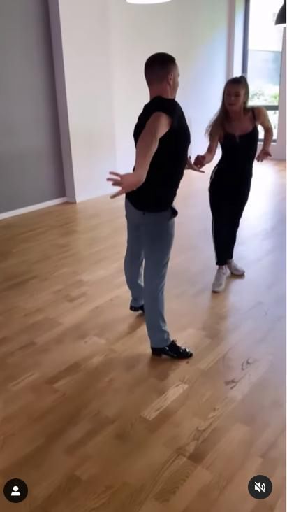 Marcin Hakiel w zmysłowym tańcu