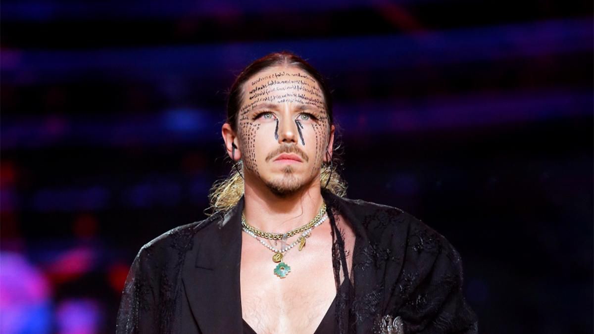 Michał Szpak znów prowokuje. Wypiął pupę do kamery