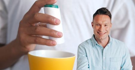 Znany dietetyk znalazł sposób. Tym zastępuje niezdrowy cukier