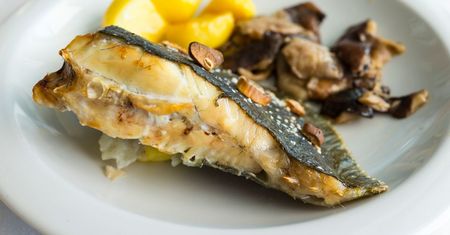 Tę rybę koniecznie zamów nad morzem. Jest pyszna i ma mało ości