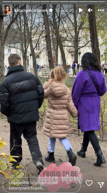 Kasia Cichopek na spacerze z dziećmi