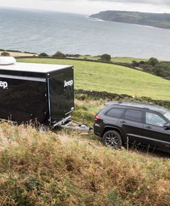 Nietypowy salon Jeepa