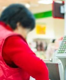 Zarobki sprzedawców w handlu detalicznym w 2013 roku