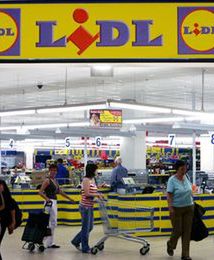 W Lidlu możesz zarobić ponad 4 tys. zł. A jak jest w innych dużych sklepach?