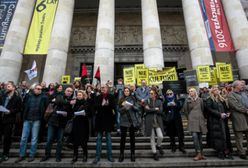 Protest artystów przed PKiN