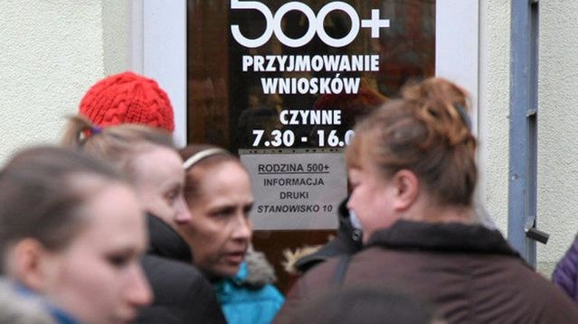 Rodzice tymczasowi walczą o 500+. Urzędnicy: mamy związane ręce