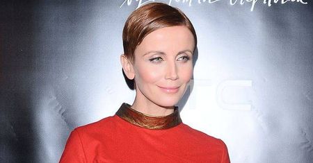Katarzyna Zielińska w czerwieni na pokazie Tomaotomo z bardzo okrągłym brzuszkiem