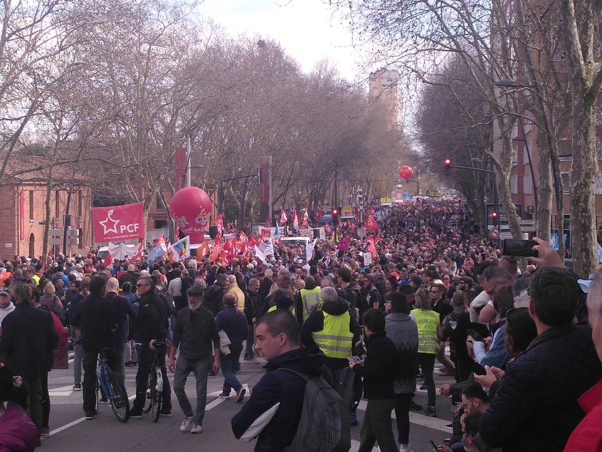 Protesty we Francji przeciw reformie emerytalnej: tysiące ludzi na ulicach w całym kraju.