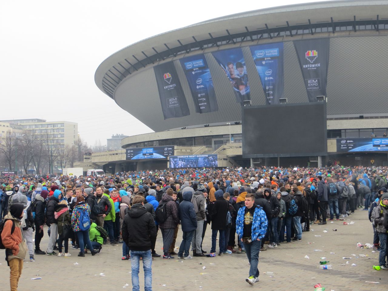 Drugi dzień i tłumy oczekujących jeszcze większe, a my mamy konkurs #IEM2016