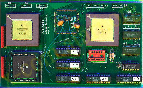 Tajemnicza karta Sparrow zawierała dwa wizualnie podobne procesory - Motorolę 68030 oraz układ DSP Motorola 56001.