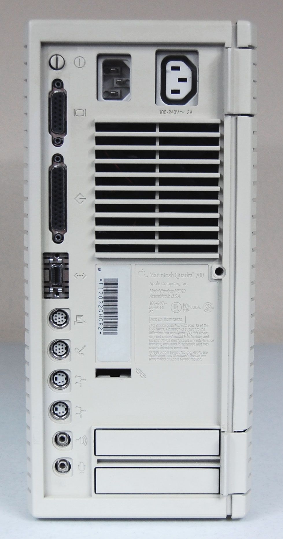 Apple Macintosh Quadra 700 本体＋VGA変換アダプター Apple Quadra 700