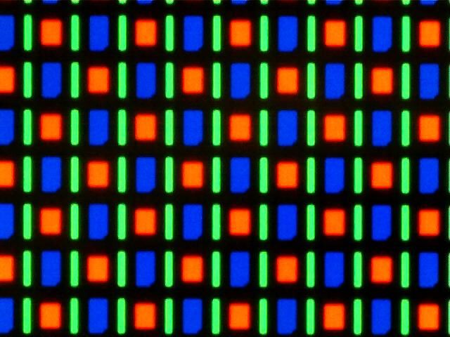 Wyświetlacz AMOLED w układzie PenTile, Nexus One. 200-krotne powiększenie uzyskane dzięki mikroskopowi cyfrowemu. Fot. Wikimedia