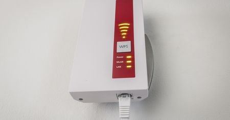AVM Fritz! WLAN Repeater 1750E – test wzmacniacza Wi-Fi ac1300
